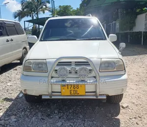 Suzuki Escudo 1997 White