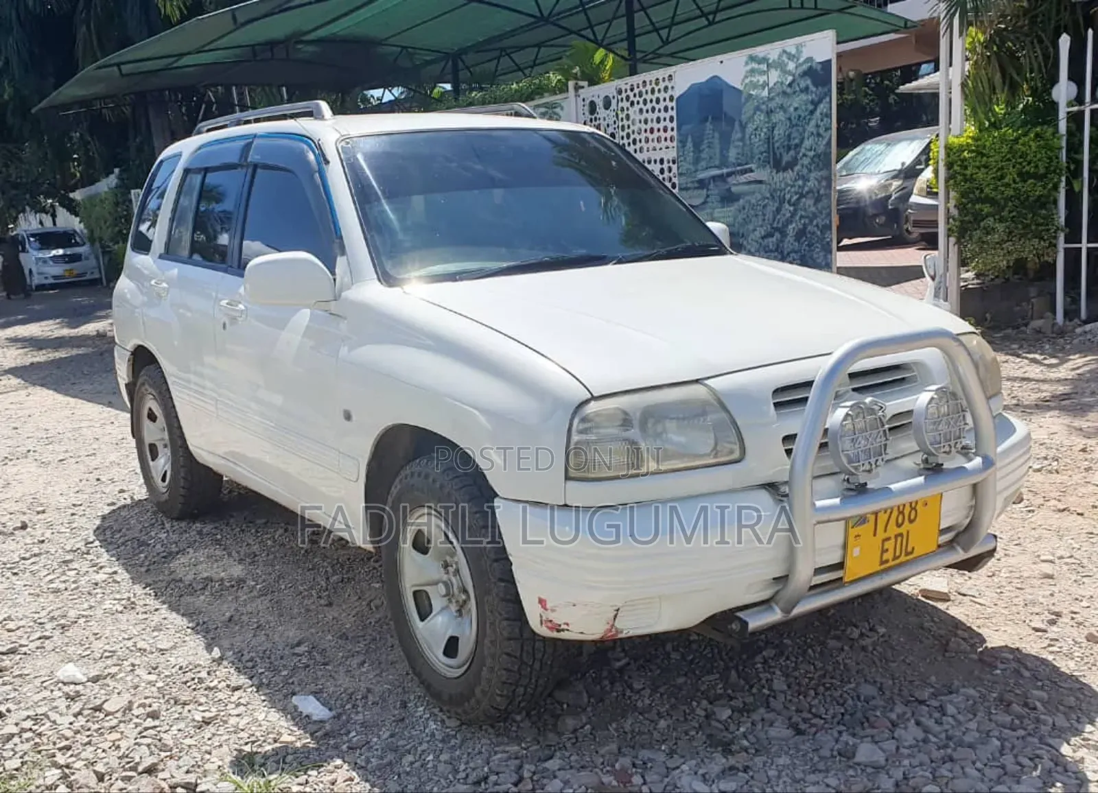 Suzuki Escudo 1997 White