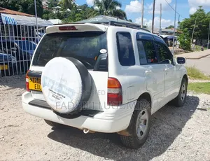 Suzuki Escudo 1997 White