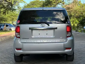 Toyota Corolla Rumion 2009 Silver