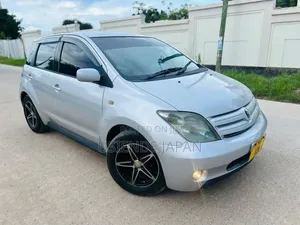 Toyota IST 2004 Silver