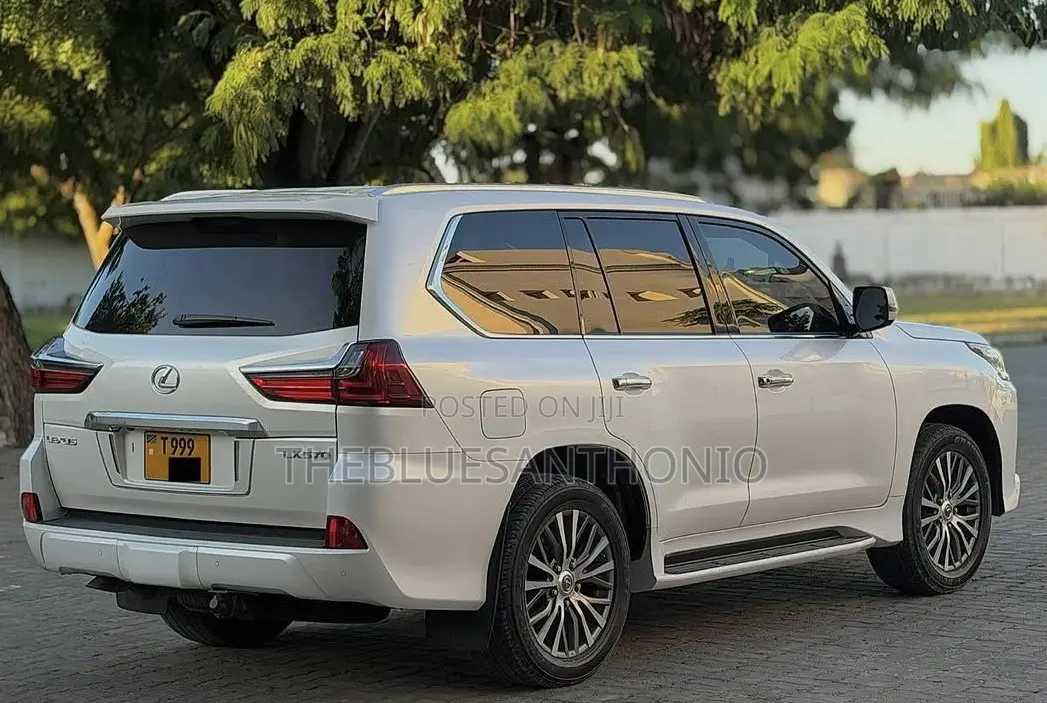 Lexus LX 2019 White