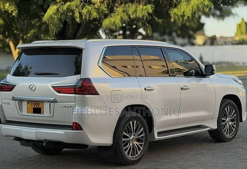 Lexus LX 2019 White