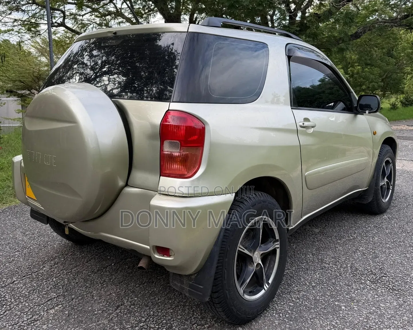 Toyota RAV4 2004 Gold