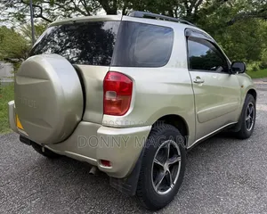 Toyota RAV4 2004 Gold