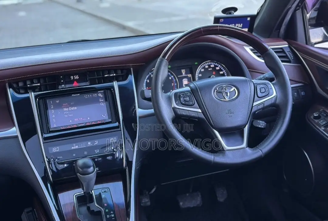 Toyota Harrier 2.0 2015 Black
