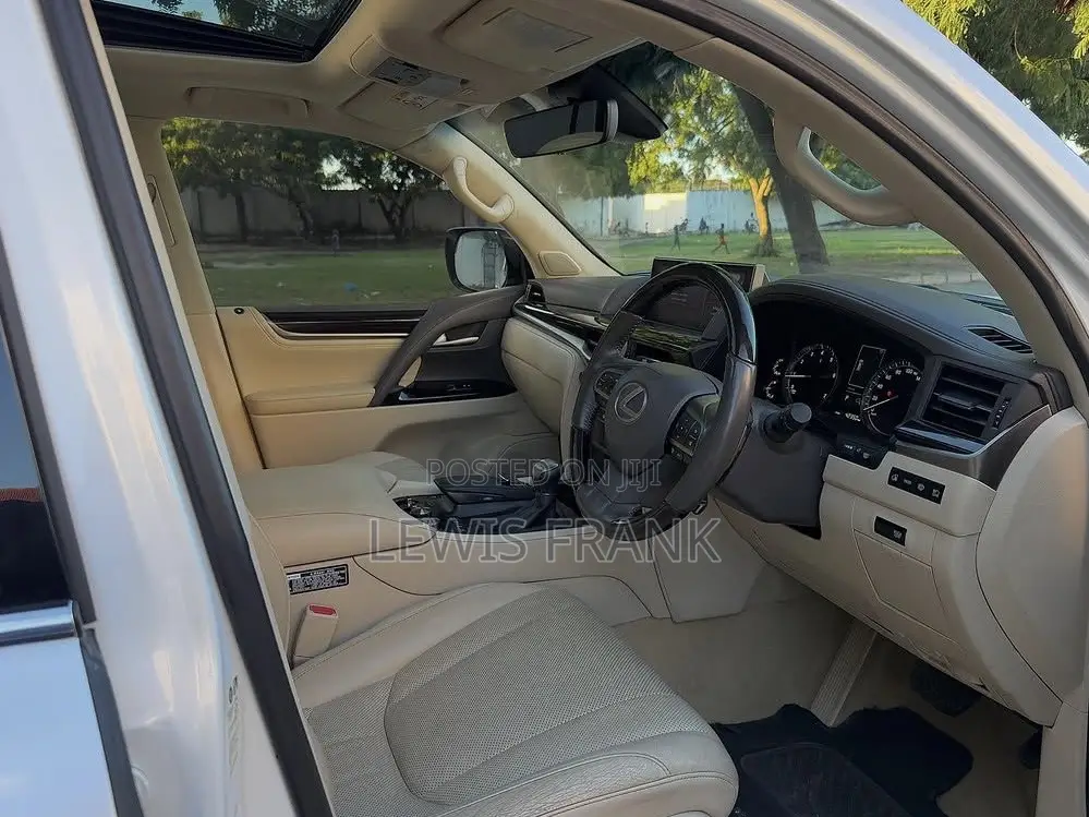 Lexus LX 2018 White