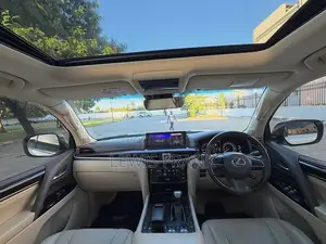 Lexus LX 2018 White