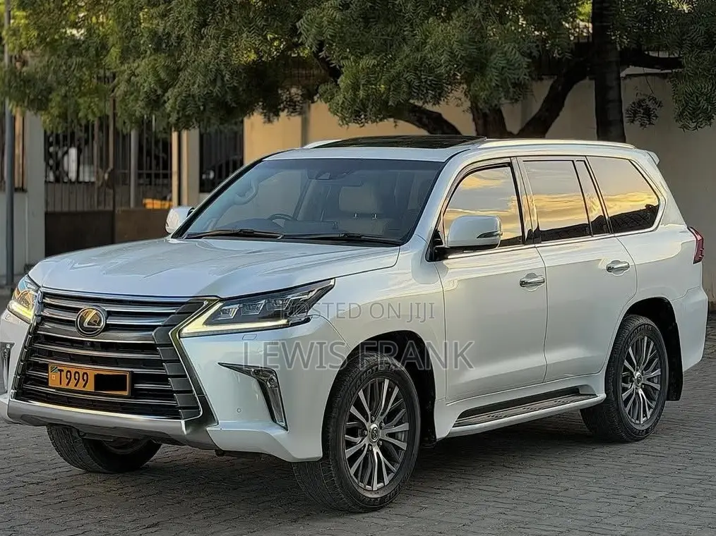 Lexus LX 2018 White
