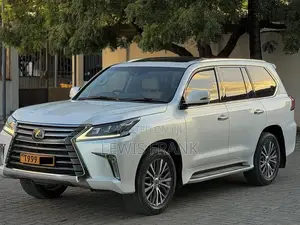 Lexus LX 2018 White