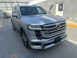 Toyota Land Cruiser LC300 2024 Silver