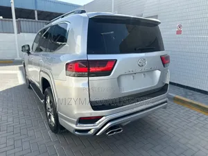 Toyota Land Cruiser LC300 2024 Silver