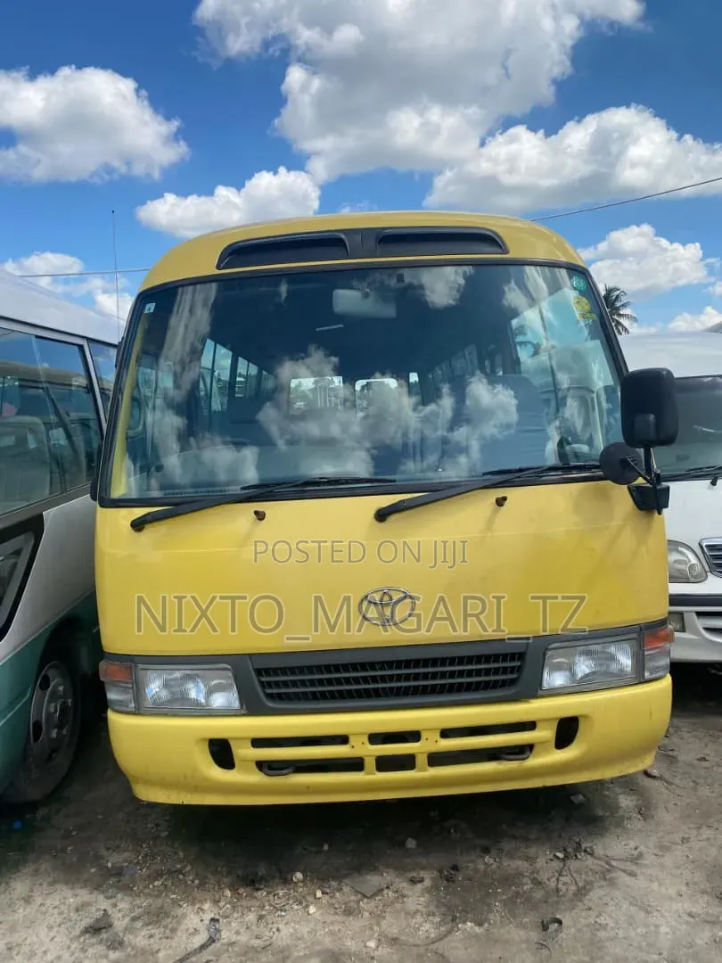 Toyota Coaster 2004 Yellow