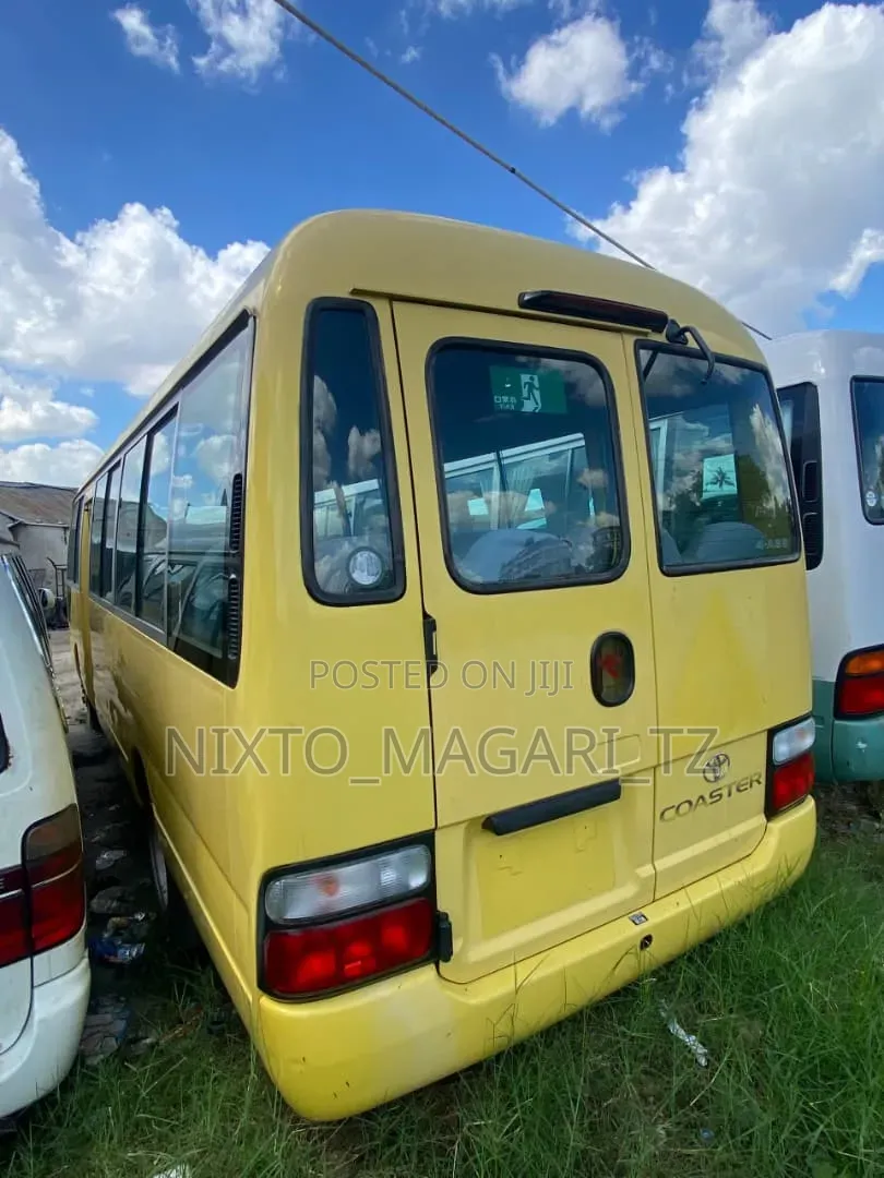 Toyota Coaster 2004 Yellow