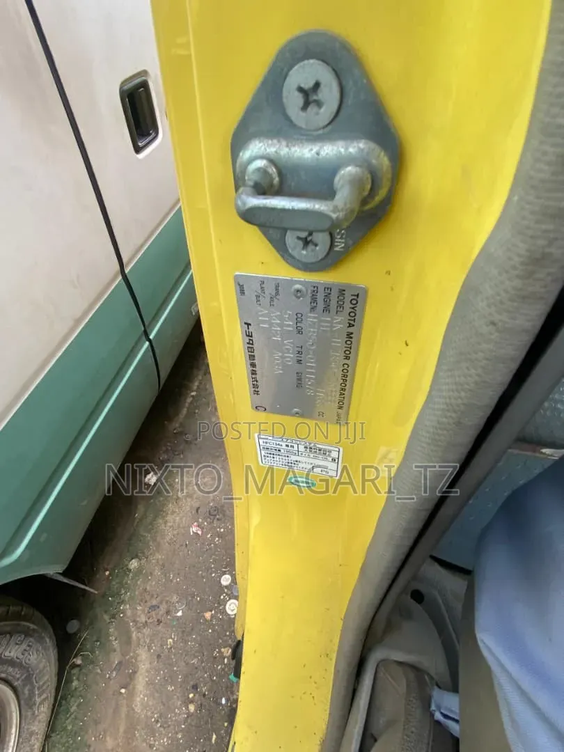 Toyota Coaster 2004 Yellow