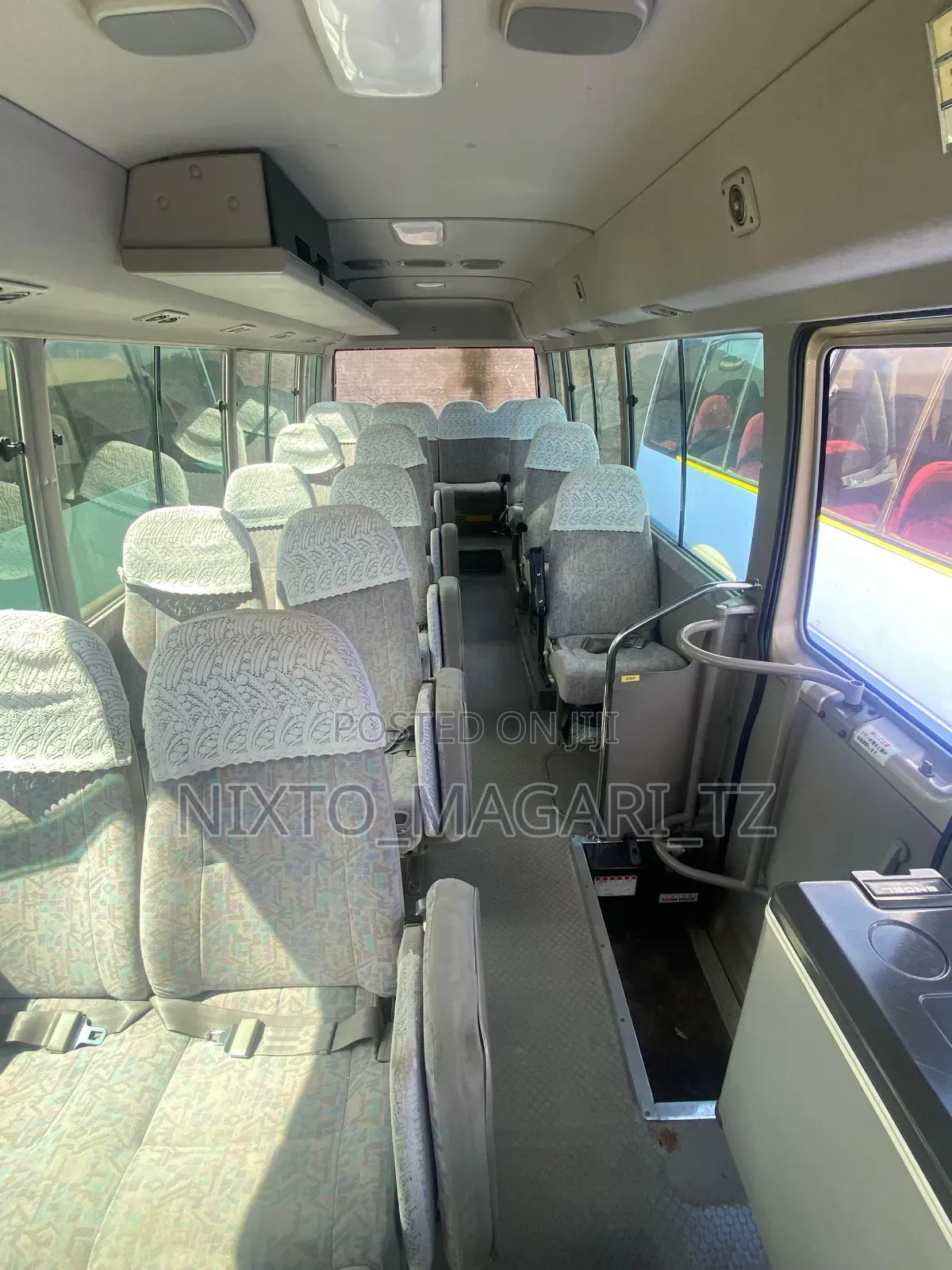 Hino Dutro 2011 Silver