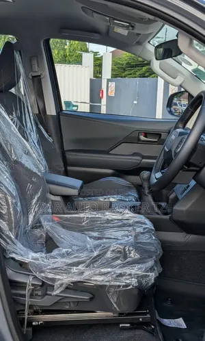 New Toyota Hilux 2025 Gray