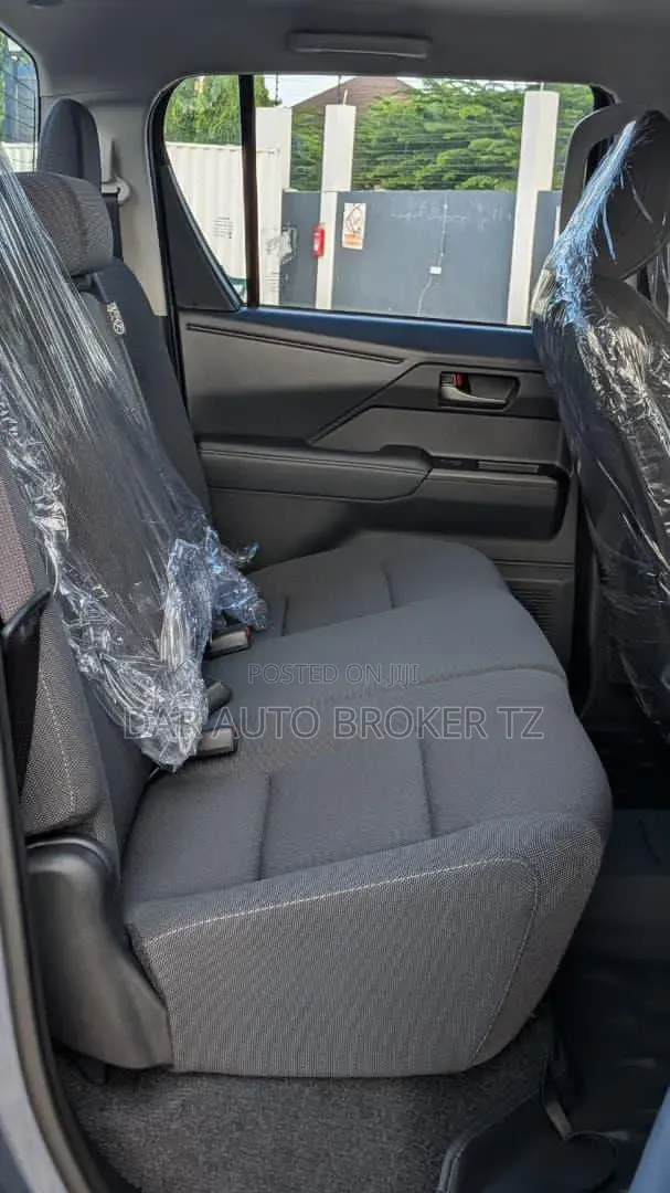 New Toyota Hilux 2025 Gray
