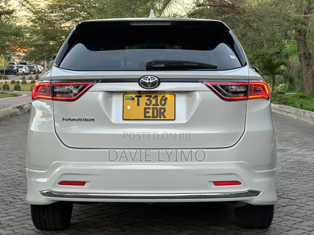 Toyota Harrier 2.0 2016 Pearl