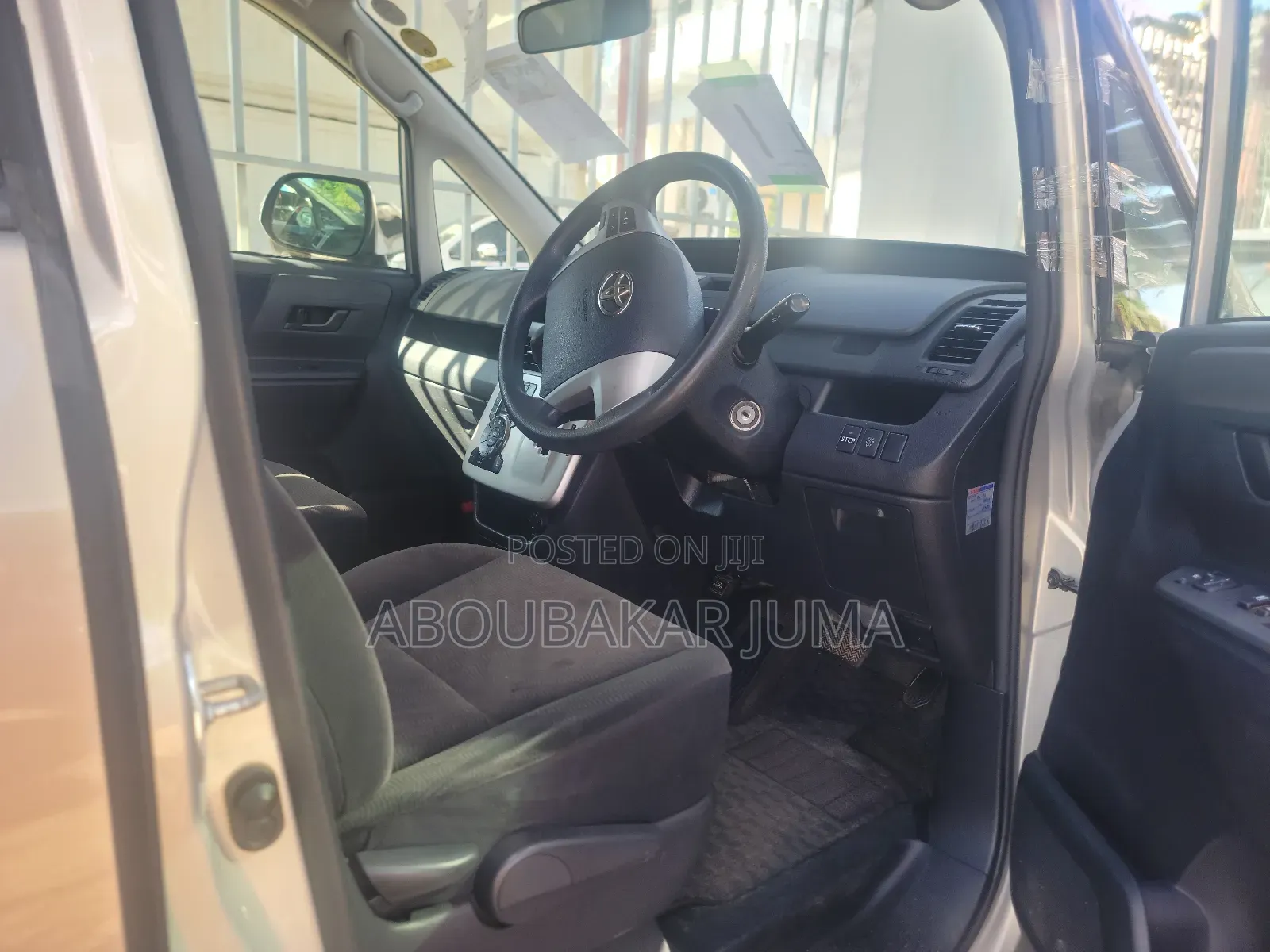Toyota Voxy 2011 Gold