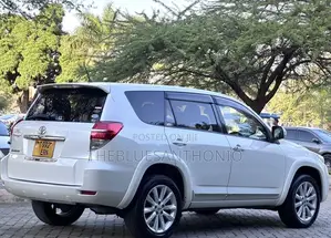 Toyota Vanguard 2010 White