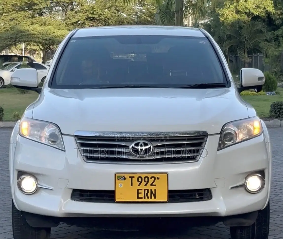 Toyota Vanguard 2010 White