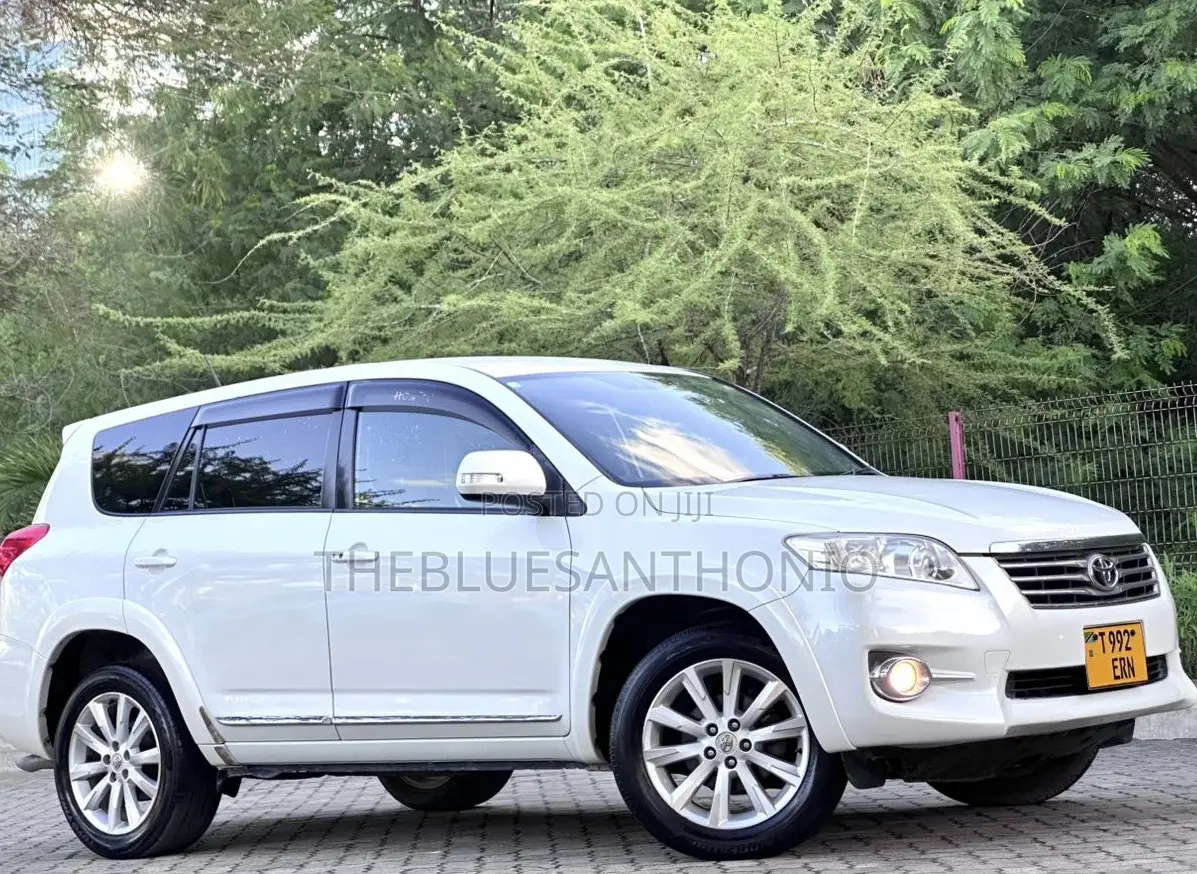 Toyota Vanguard 2010 White