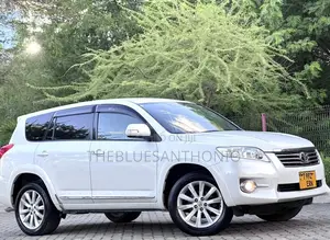 Toyota Vanguard 2010 White