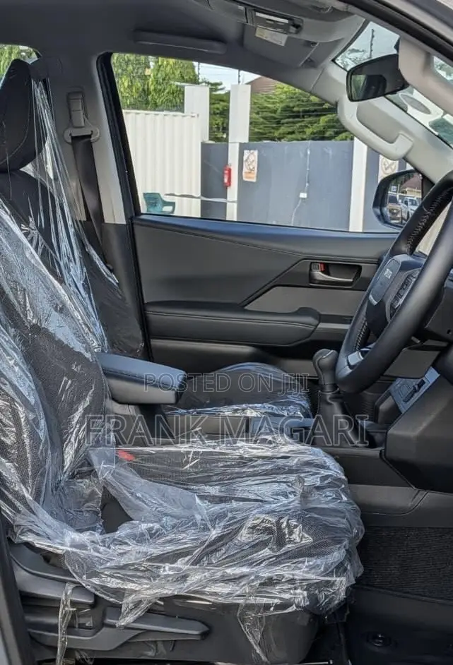 New Toyota Hilux 2025 Gray