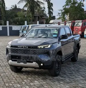 New Toyota Hilux 2025 Gray