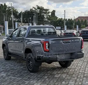 New Toyota Hilux 2025 Gray