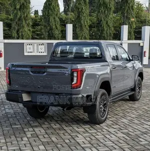 New Toyota Hilux 2025 Gray