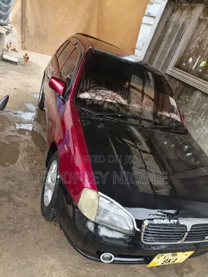 Toyota Starlet 2000 Red