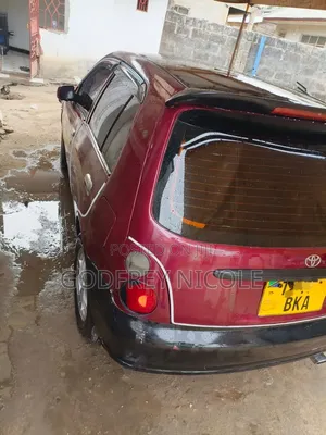 Toyota Starlet 2000 Red