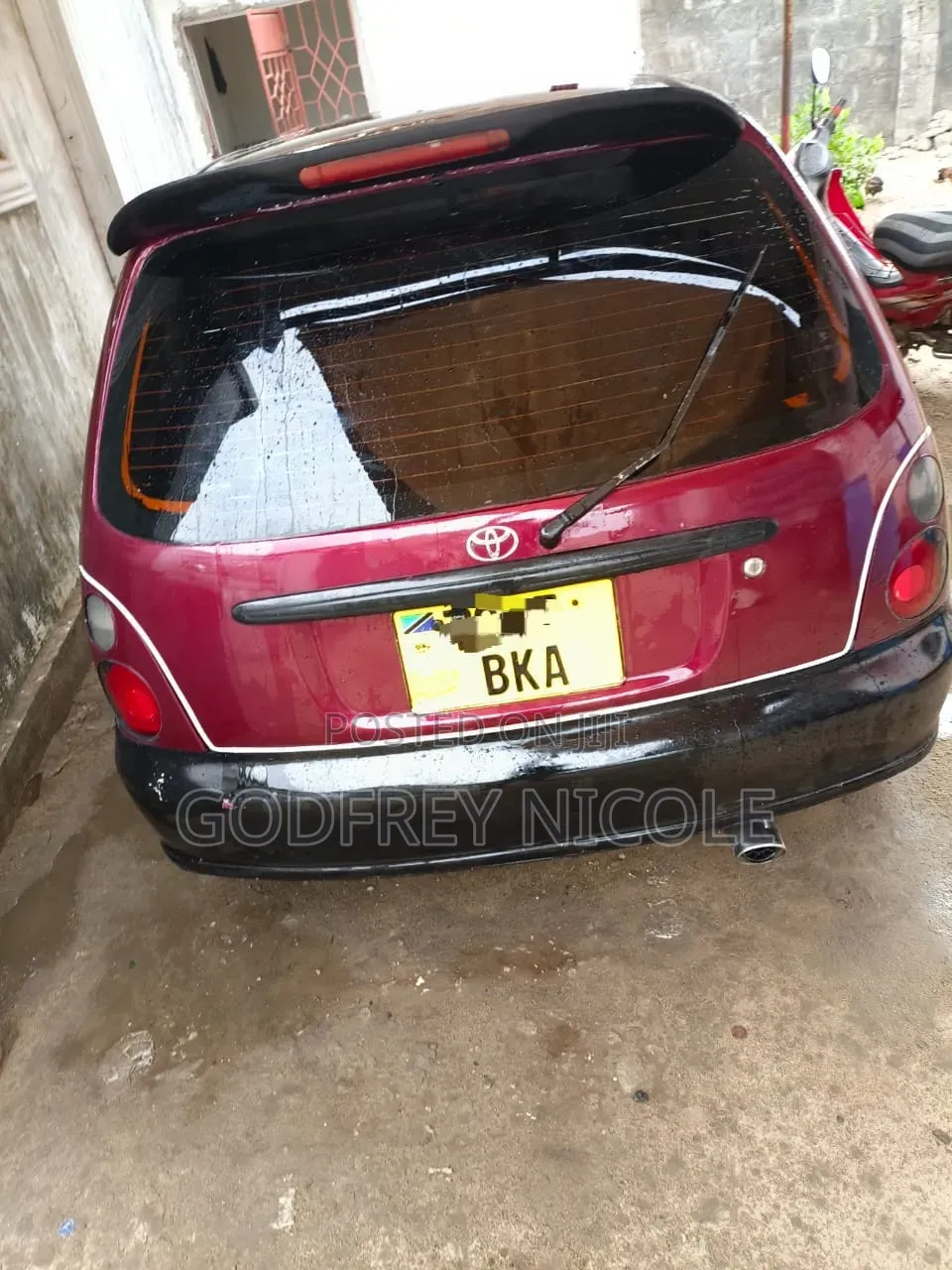 Toyota Starlet 2000 Red