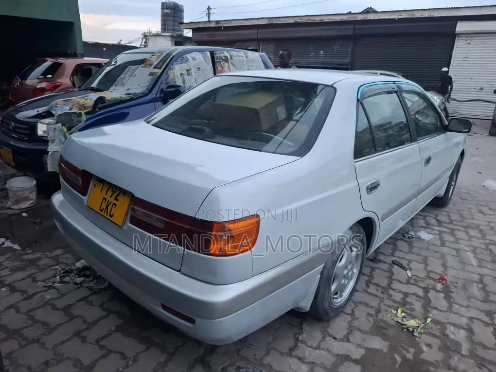 Toyota Corona Premio 2.0 Petrol AWD 2001 White