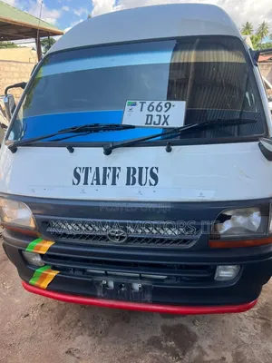 Toyota HiAce 2002 White