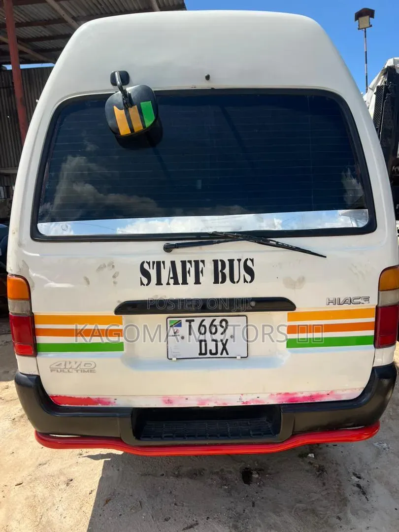 Toyota HiAce 2002 White