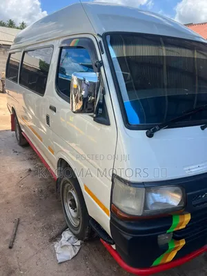 Toyota HiAce 2002 White
