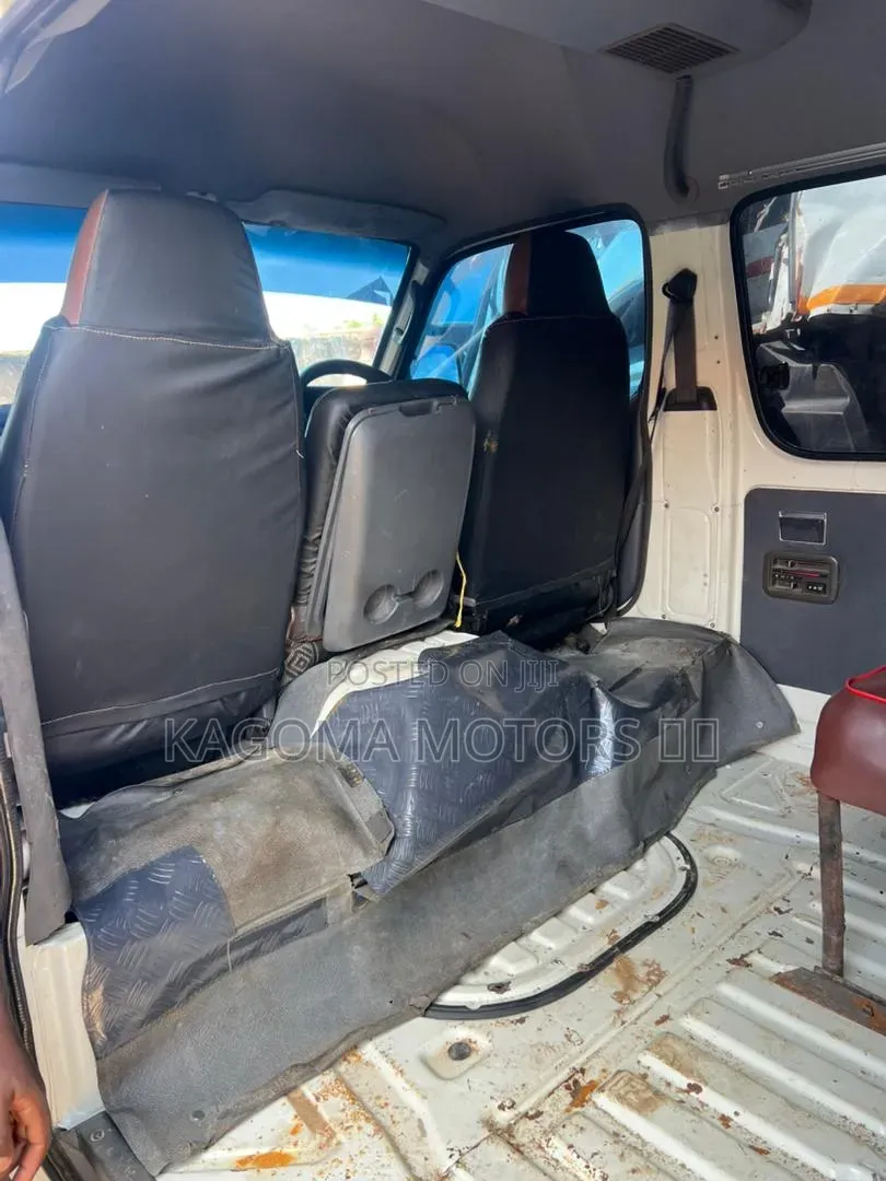 Toyota HiAce 2002 White