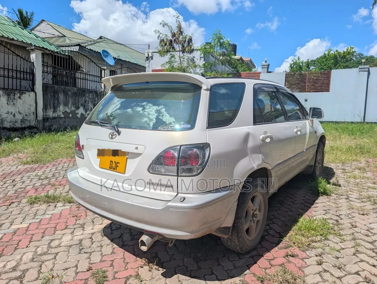 Toyota Harrier 2002 White