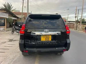 Toyota Land Cruiser Prado 2010 Black