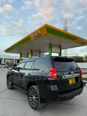 Toyota Land Cruiser Prado 2010 Black