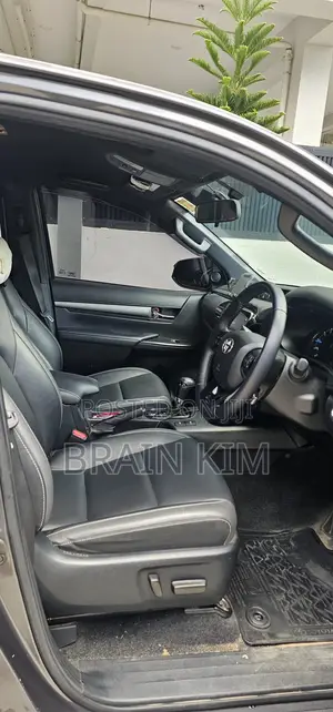 New Toyota Hilux 2023 Gray