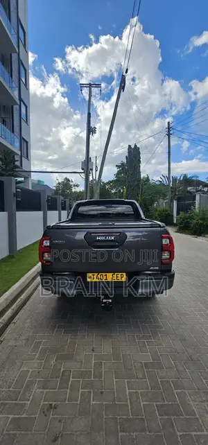 New Toyota Hilux 2023 Gray