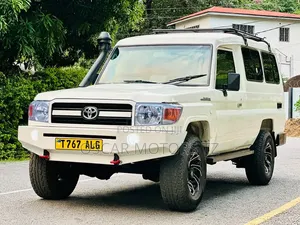 Toyota Land Cruiser 79 Series 2002 White