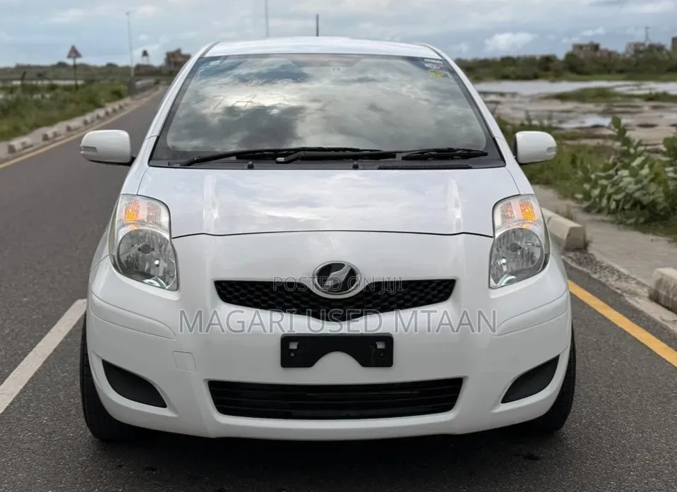 Toyota Vitz 1.0 FWD 5dr 2010 White