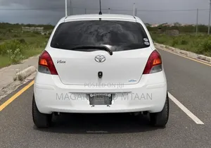 Toyota Vitz 1.0 FWD 5dr 2010 White