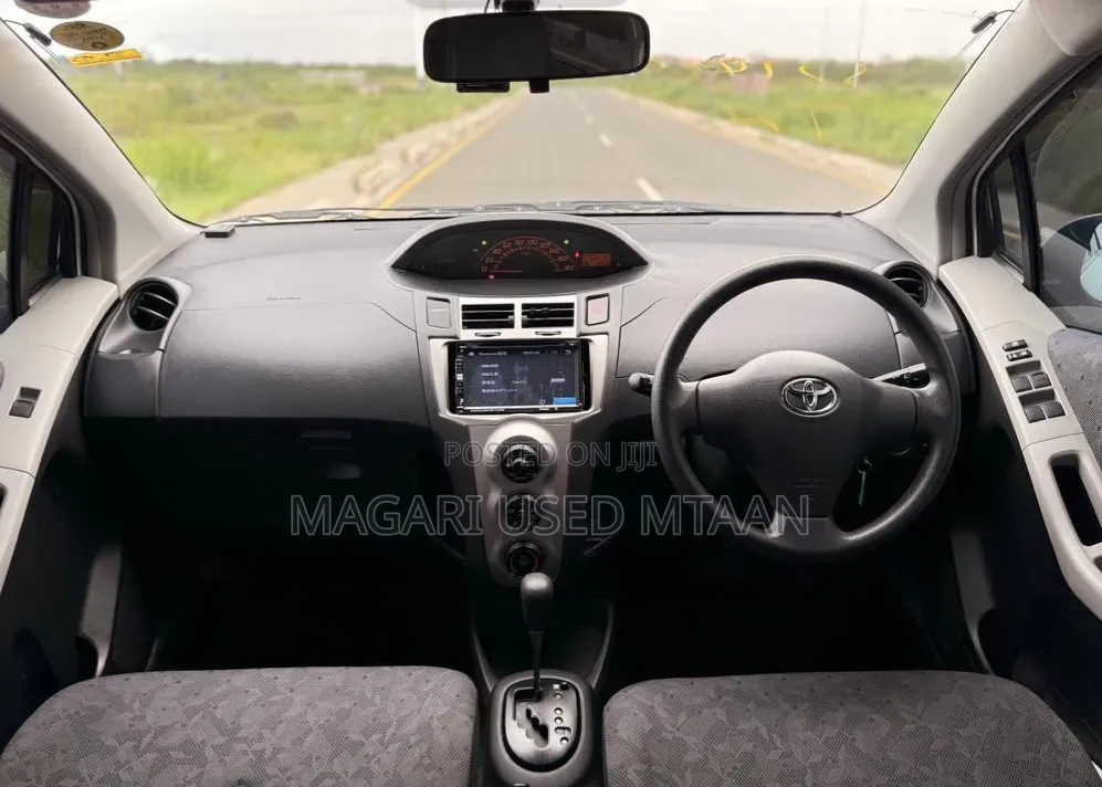 Toyota Vitz 1.0 FWD 5dr 2010 White