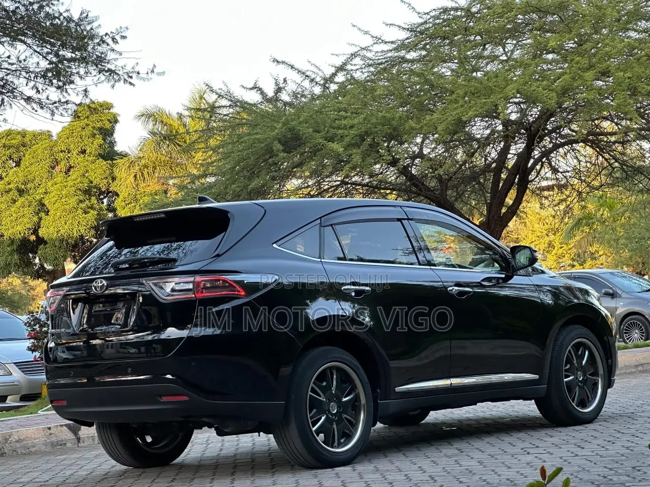 Toyota Harrier 2.0 2016 Black